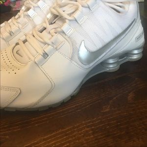 SOLD 🌟🌟Nike Shox, Men’s Size 11 White/ Silver